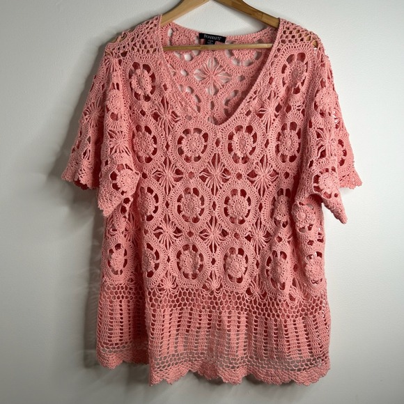 ROAMANS Tops - ROAMANS Pink Crochet V Neck Short Sleeve Overlay Top Size‎ 22/24 Boho Cottage